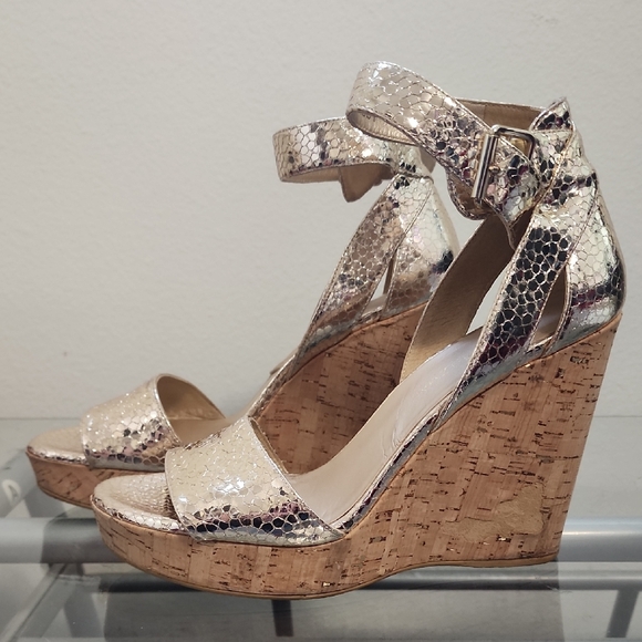 Stuart Weitzman Metallic Snakeskin Wedge Sandals Gold Platform - Picture 5 of 16